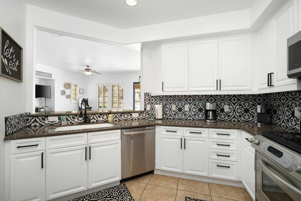 Legacy Villas: Spacious 3-Bed Villa with Pool Access and Entertainment La Quinta Exterior photo
